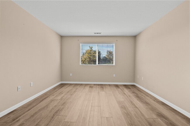 Building Photo - 9447 Hendrix Ln