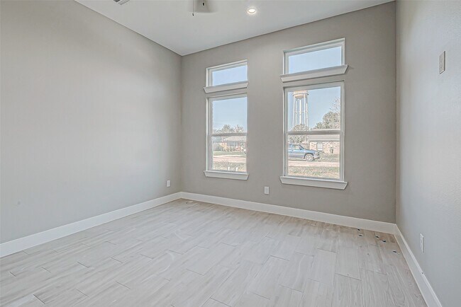 Building Photo - 3635 Needville Ave