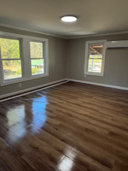 Building Photo - 103 Ellis St SW