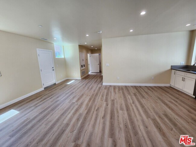 Building Photo - 2726 Cochran Ave