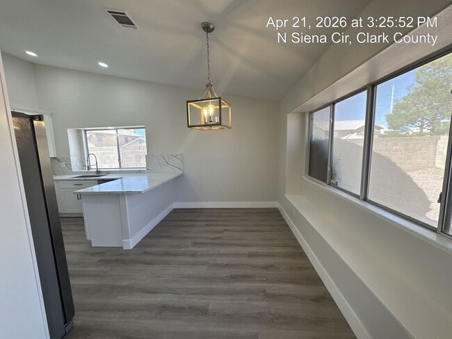 Building Photo - Remodeled Single Story, 4 Bedroom Home in Desert Shores