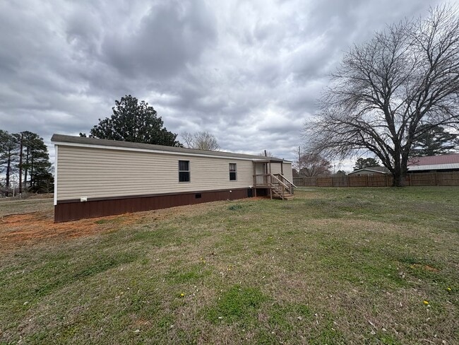 Building Photo - For Rent