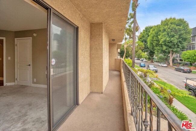 Building Photo - 1633 S Bentley Ave