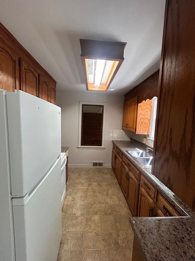 Building Photo - 4609 Standish Dr