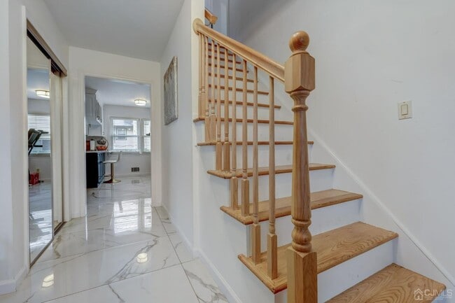 Building Photo - 23 Gramercy Dr