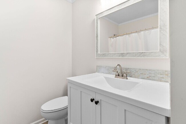 Building Photo - Stylish & Fully Updated 2-Bedroom Townhous...
