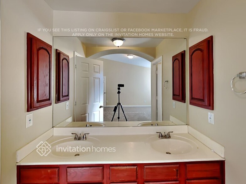 Building Photo - 11690 N 79th Dr