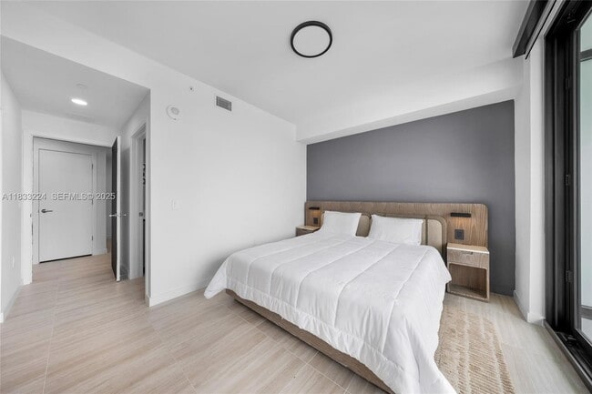 Building Photo - 580 72nd St