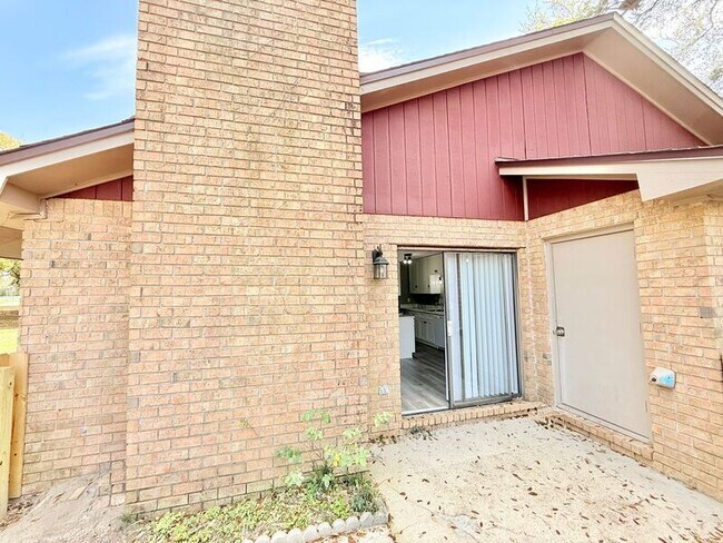 Building Photo - 4424 Bellview Ave