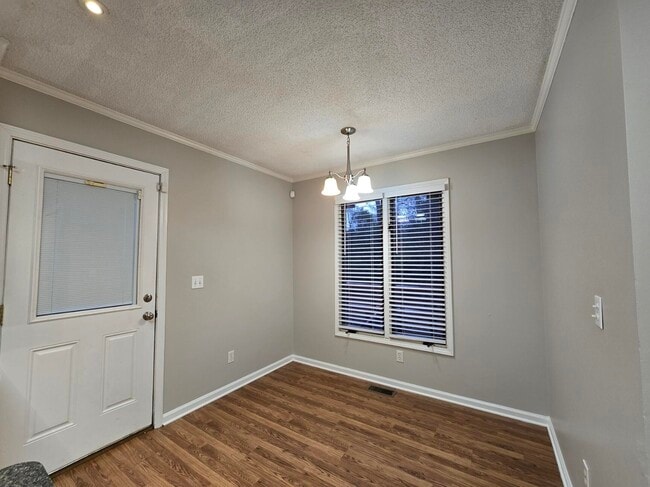 Building Photo - 740 Marigold St