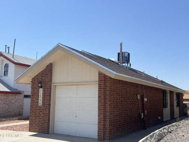 Building Photo - 11756 Royal Banner Ln