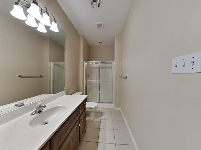 Building Photo - No Application Fees* $1000 off 1st months ...