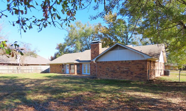 Building Photo - Whitehouse ISD! Spacious 3 Bedroom, 2 Bath...