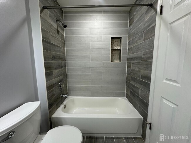 Building Photo - 214 Sapphire Ln