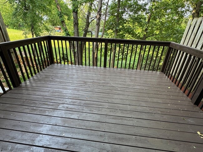 Building Photo - Spacious Home With 2 Suites & Walk-Out Bas...