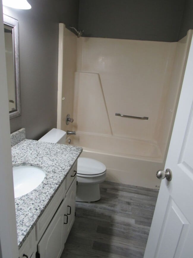 Building Photo - Contact Peggy  501 676 1758