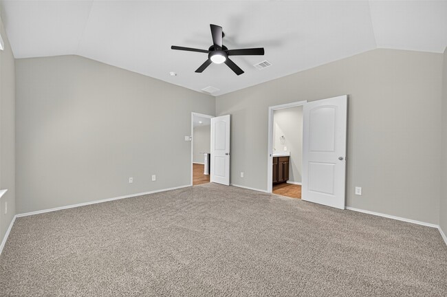 Building Photo - 40320 Hilltop Pr Dr