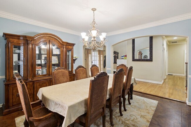 Building Photo - 4 Bedroom + Bonus Room & Office with Gorge...