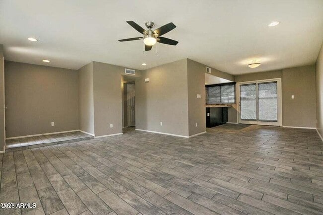 Building Photo - 8335 E Vista Dr