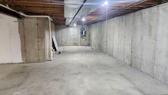 Building Photo - 3467 Charlemaine Dr