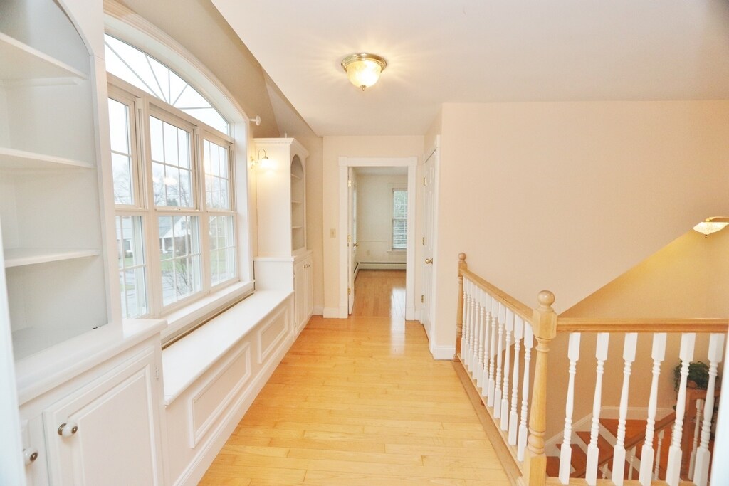 Building Photo - 21 Longmeadow Dr