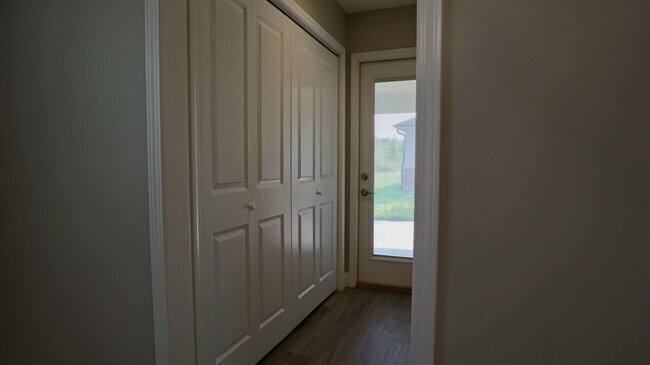 Building Photo - 249 Oak Grove Cir