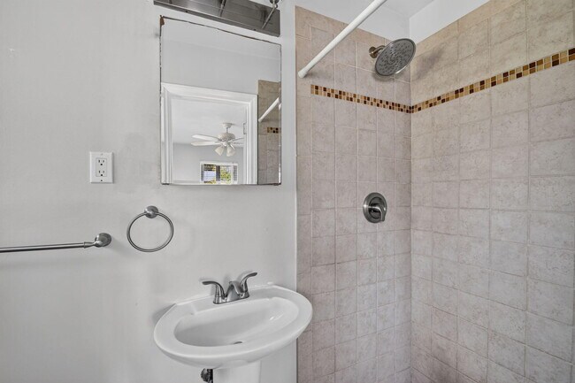 Building Photo - 907 Wright Dr