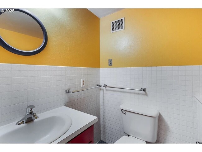 Building Photo - Gorgeous College Hill 4 BD, 3BA in desirab...