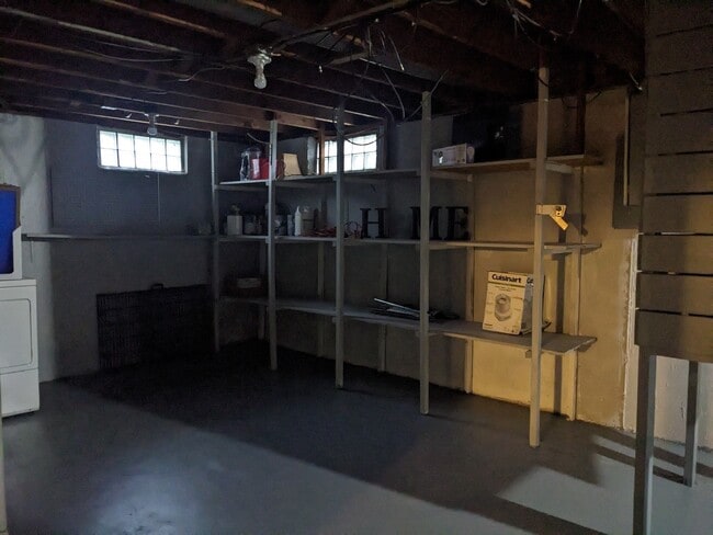 Building Photo - 1211 Stratford Ave