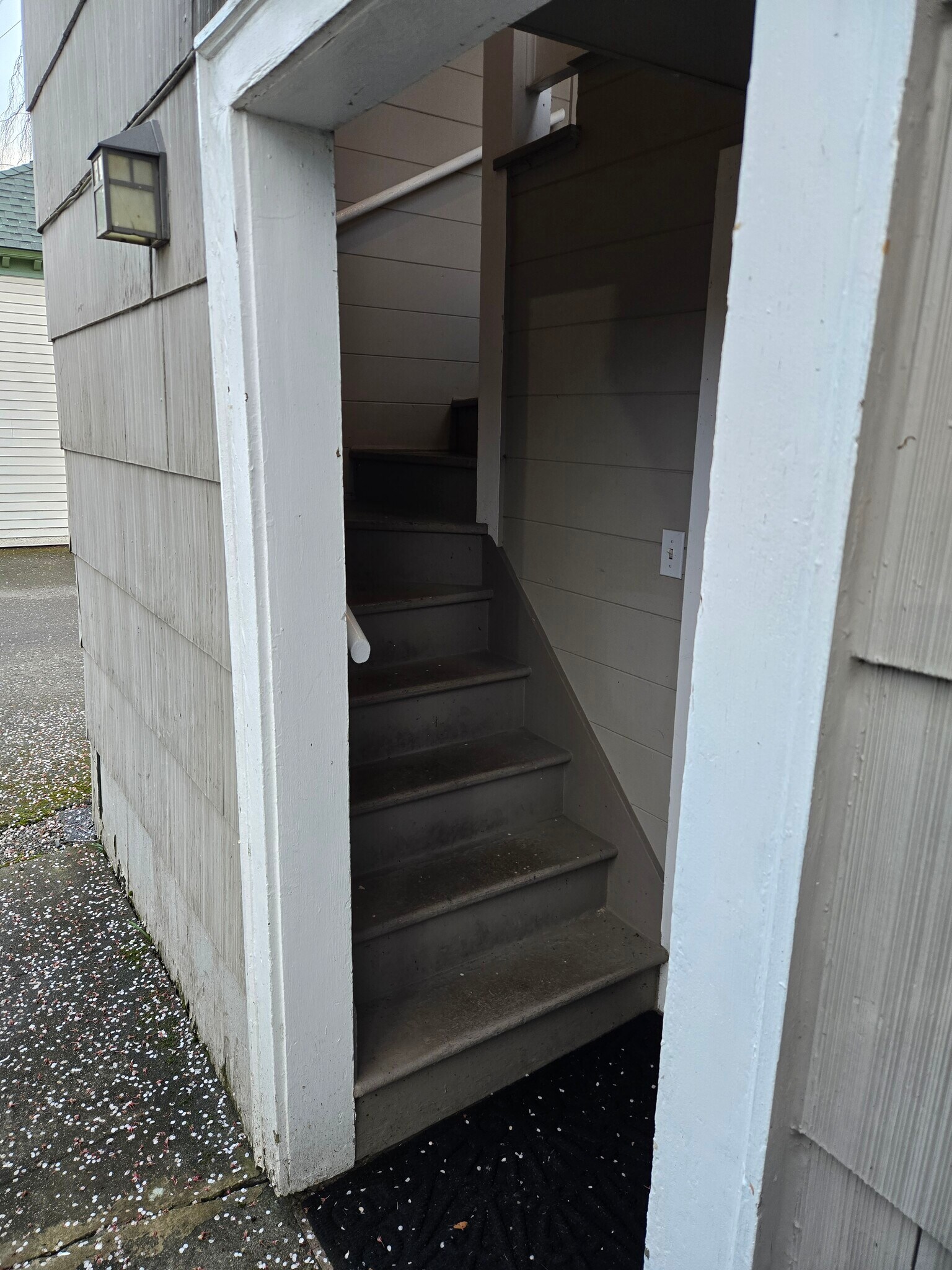 Building Photo - 1726 Hoyt Ave