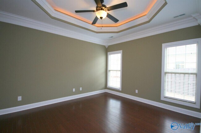 Building Photo - 231 Grove Village Way