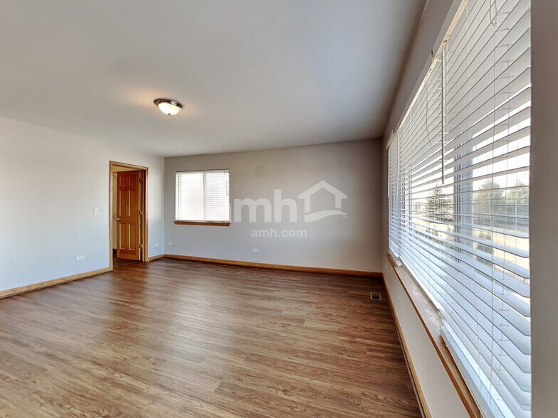 Building Photo - 13184 W Yorkshire Ln