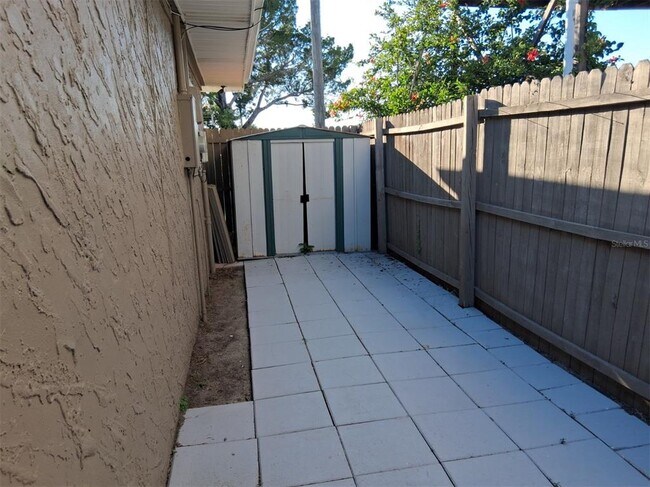 Building Photo - 14982 Edgewater Cir