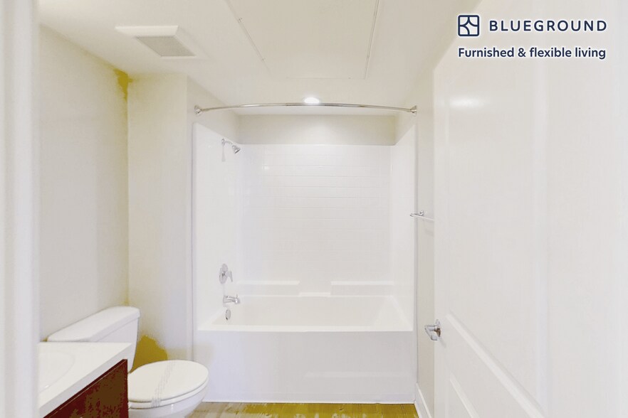 Building Photo - 1000 Lupine-SI FL3-ID12026A