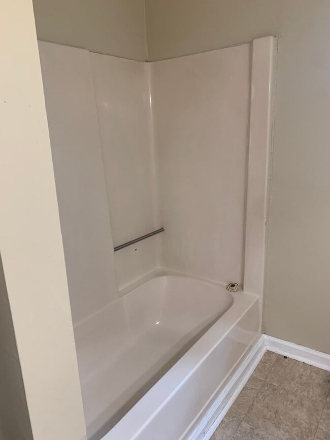 Building Photo - 3 Bedroom, 2 Bath in Rockingham