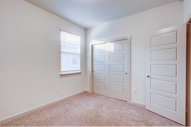 Building Photo - 4613 Tully Dr