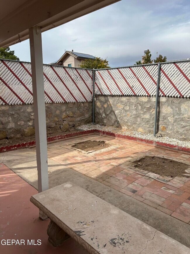 Building Photo - 5125 Sweetwater Dr