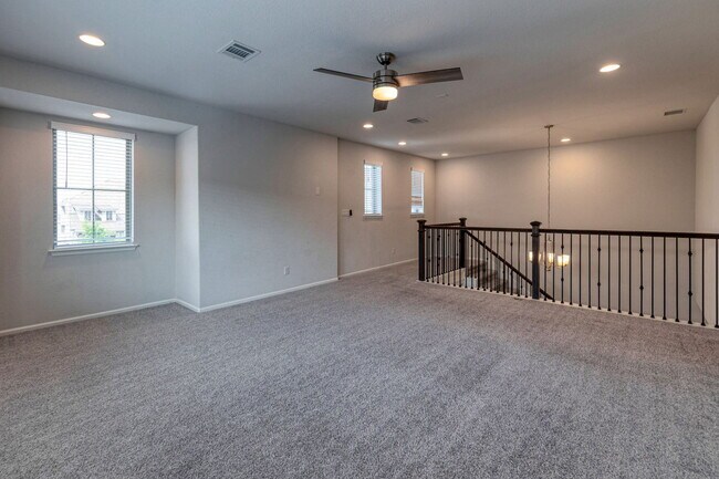 Building Photo - 125 Rangel Dr