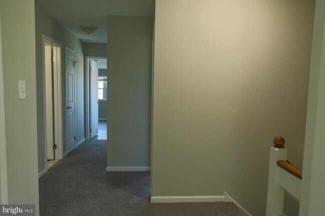 Building Photo - 921 Samantha Cir