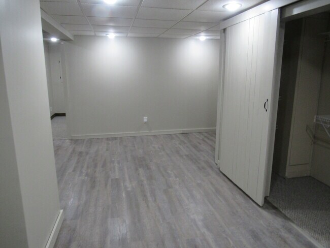 Building Photo - 5022 N Belmont Pl