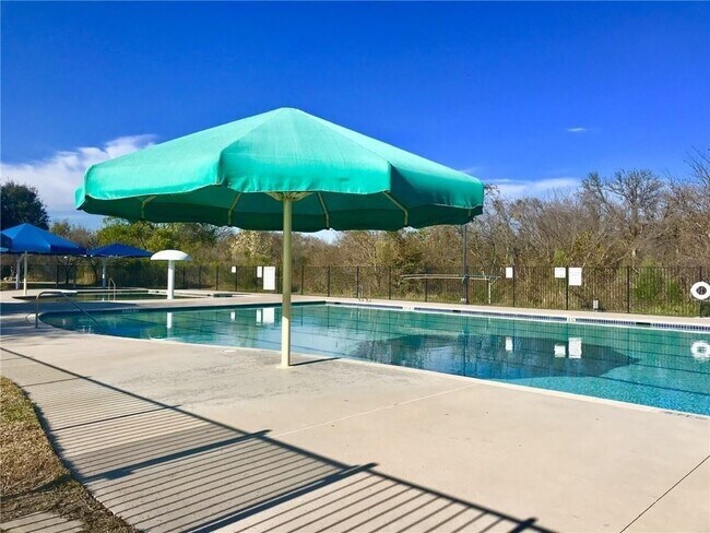 Building Photo - 100 Sulphur River Lp