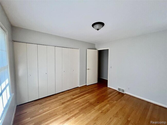 Building Photo - 6901 Woodbank Dr