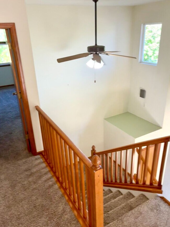 Building Photo - Beautiful 3 bedroom, 2 and 2-1/2 bath Townhome with 2 car attached garage and Finished Basement w...