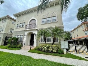 Building Photo - 3 Bed 2.5 Bath Townhouse in A+ location!