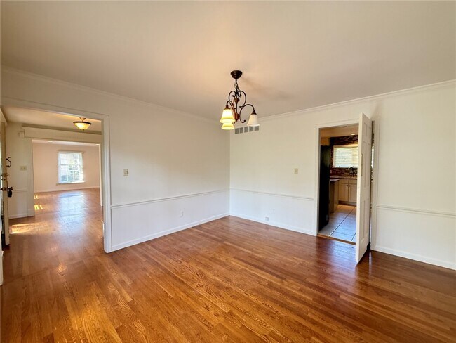 Building Photo - 1133 Westmoor Pl