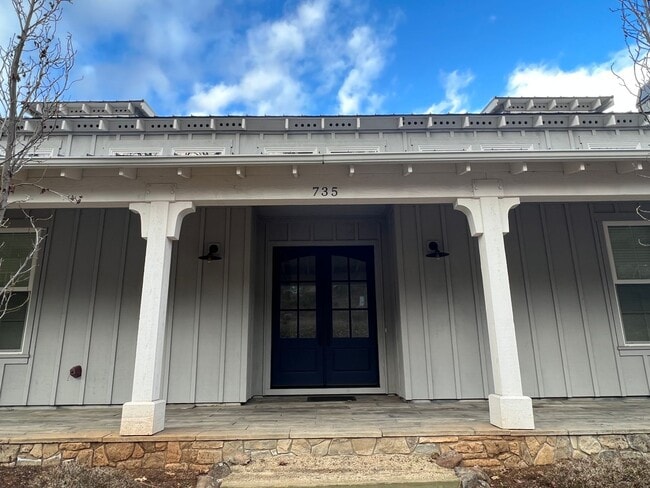 Building Photo - Beautiful, Custom home in the heart of Jacksonville | Available Now