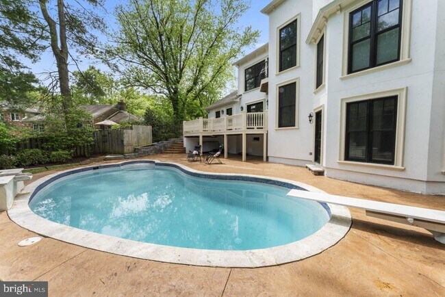 Building Photo - 5844 Bermuda Ct