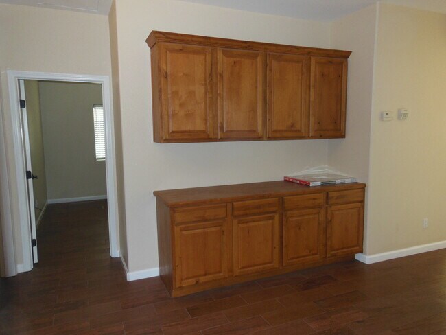 Building Photo - Swamp Cooler, Central AC and Tile Throughout!