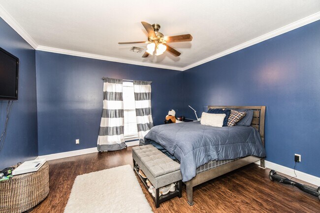 Building Photo - 1738 Red Bud Ln