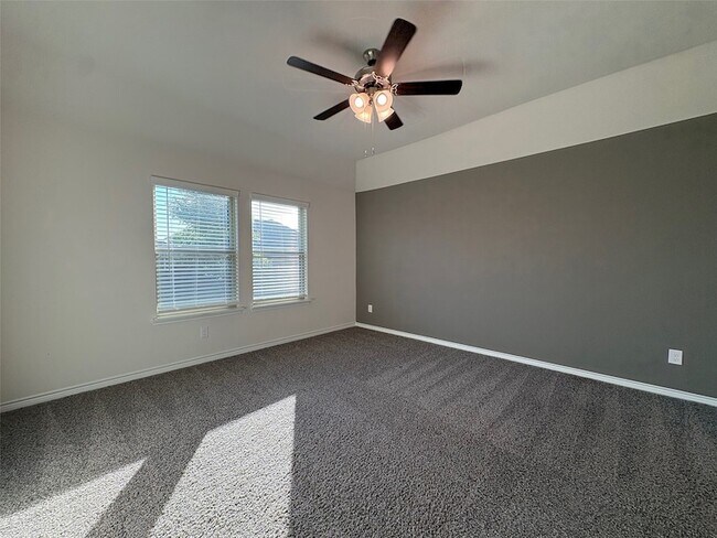 Building Photo - 610 Union Dr